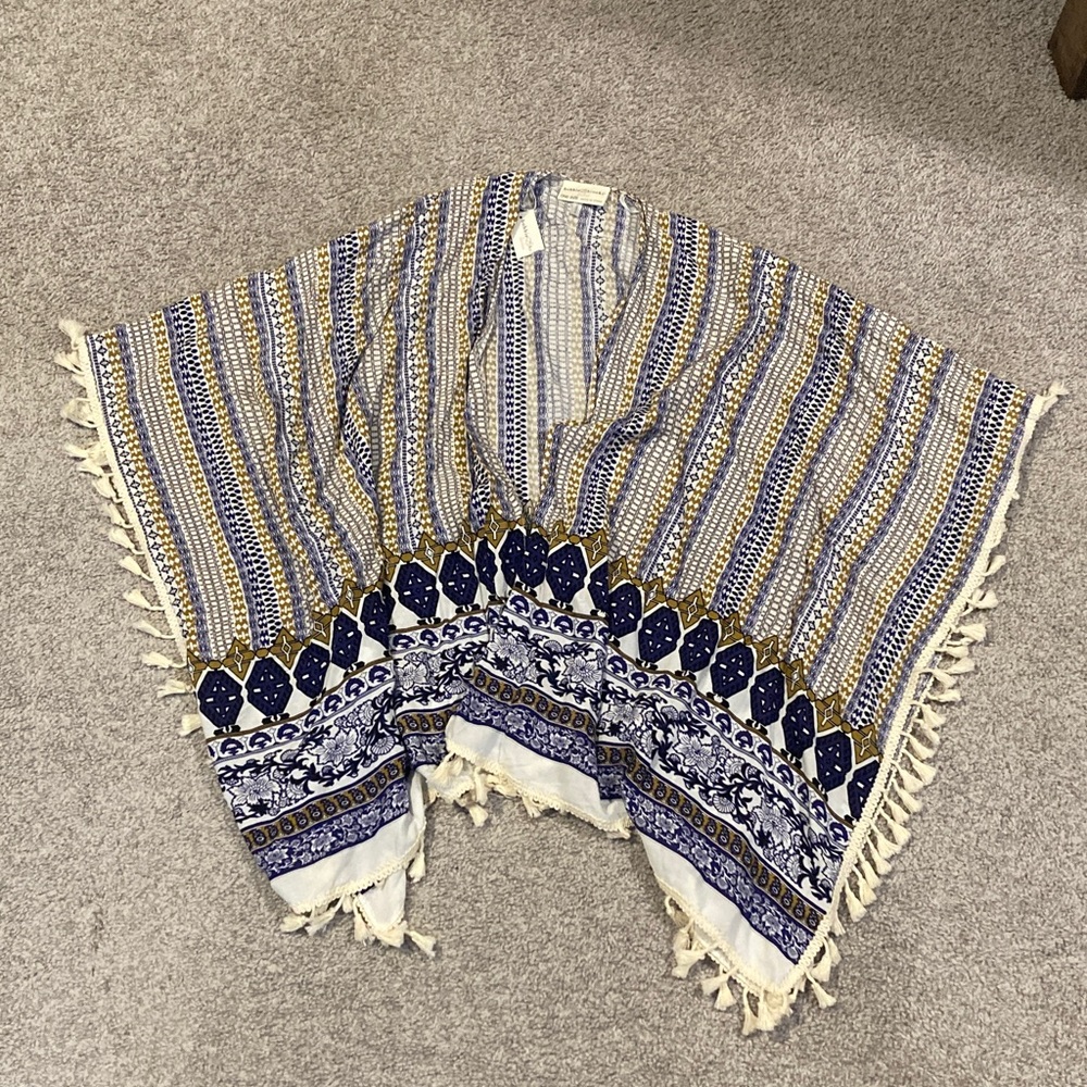 Bobbie Brooks Blue and Gold Patterned shawl